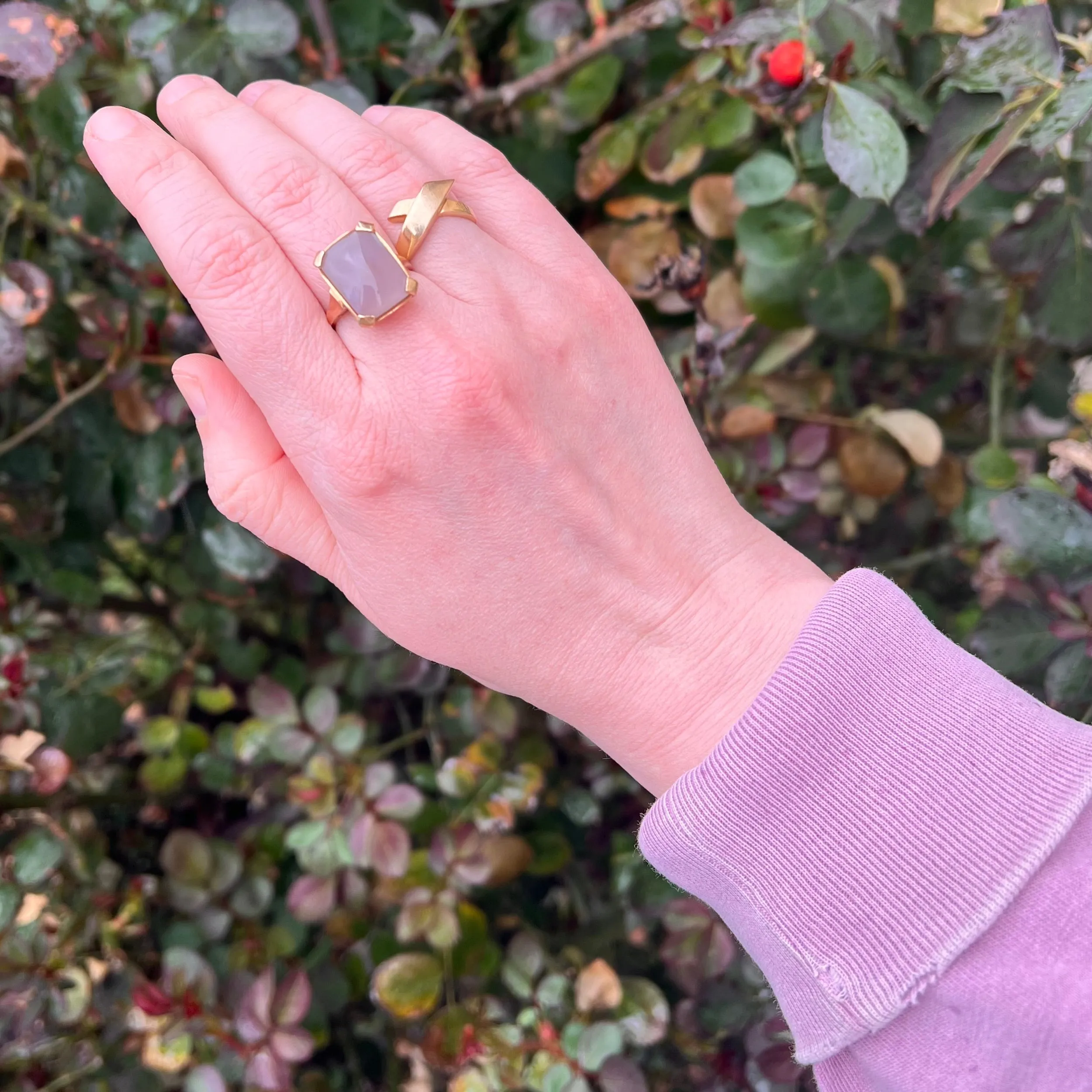 Vintage c. 1940s/1950s Blue Lavender Agate 10k Gold Ring