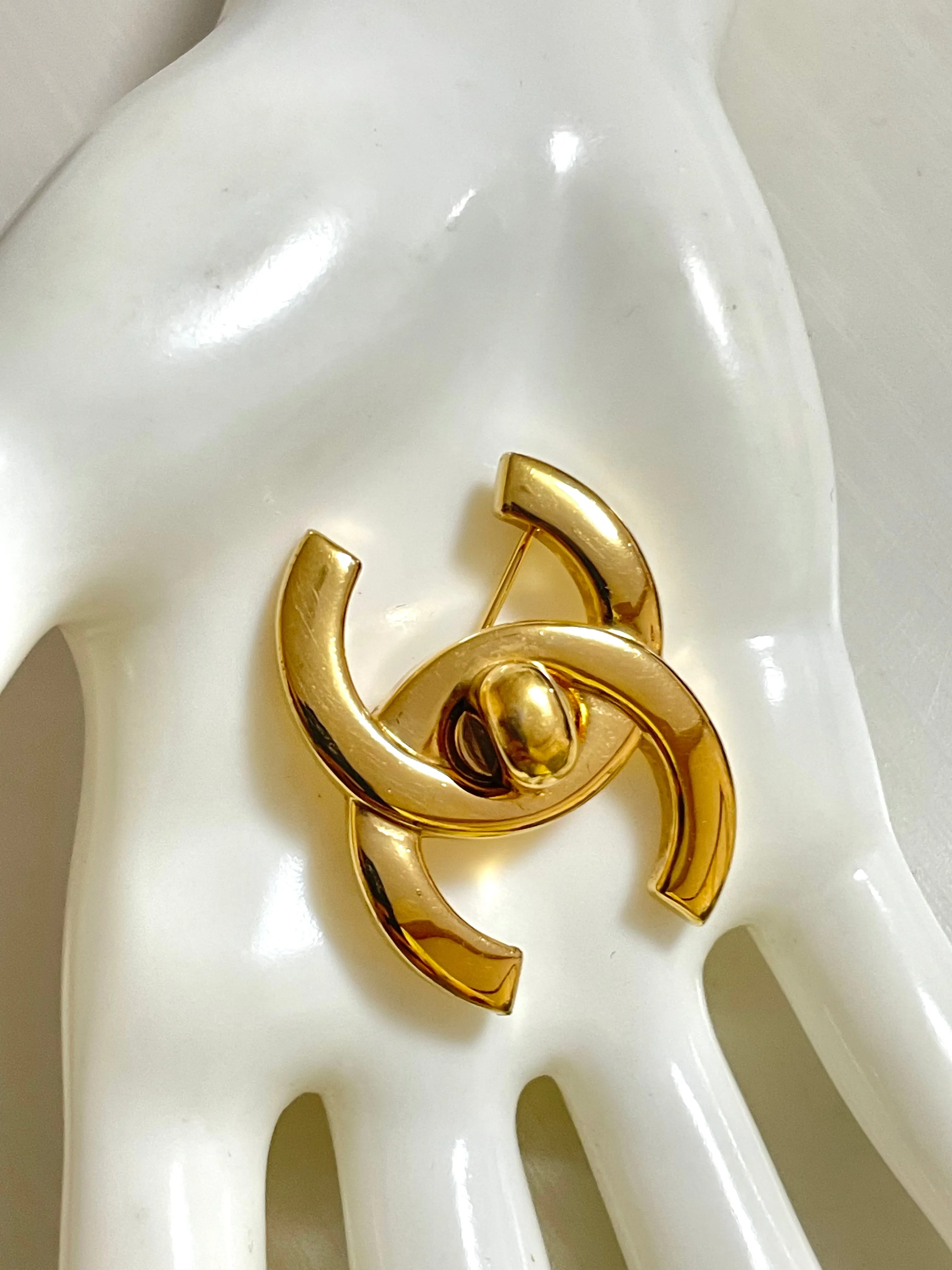 Vintage CHANEL golden turn lock CC pin brooch. Very classic and popular jewelry. Coco mark brooch. CC brooch. 050730ra